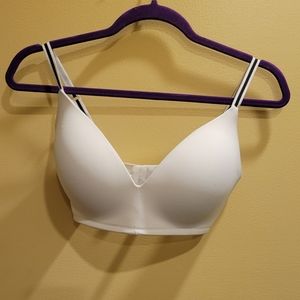 Persian 34D bra. White. EUC.
